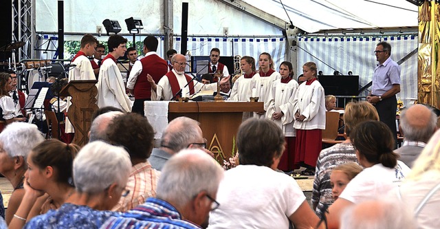 Auch der  Zeltgottesdienst mit Pfarrer...bi in Niederrimsingen war gut besucht.  | Foto: Hans-Jochen Voigt