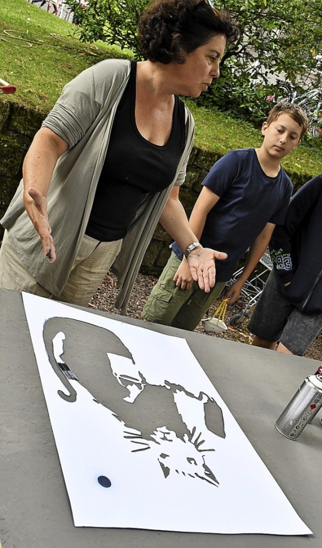 Beate Fahrnlnder leitete gerade einen Graffito-Workshop im Werkraum Schpflin.  | Foto: Barbara Ruda