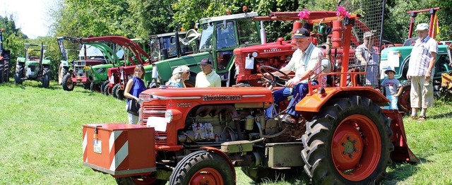 Der Hrlimann und Hans-Georg Bechtel sind immer noch voll im Einsatz.   | Foto: Reinhard Cremer