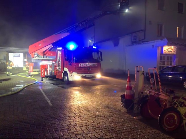 Die Weiler Feuerwehr war in der Nacht zum Montag  im Einsatz. Foto: Privat  | Foto: Feuerwehr Weil am Rhein