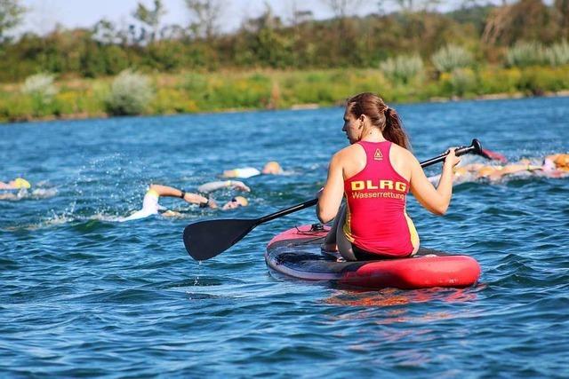 DLRG-Retter sorgen beim Breisgau-Triathlon fr Sicherheit der Sportler