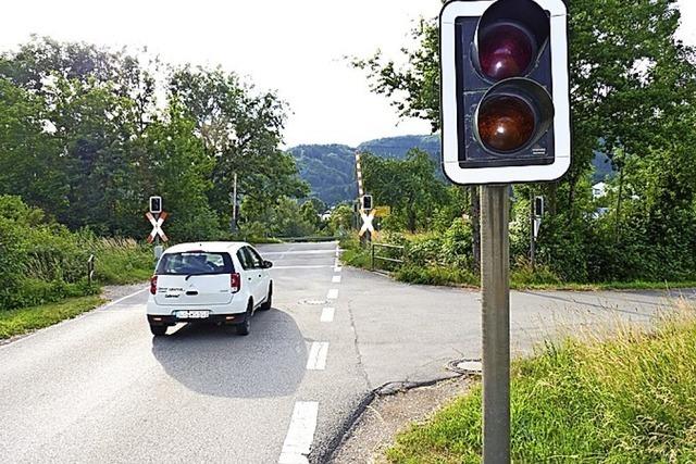 Der Bahnbergang Hausen-Raitbach bleibt nun doch offen