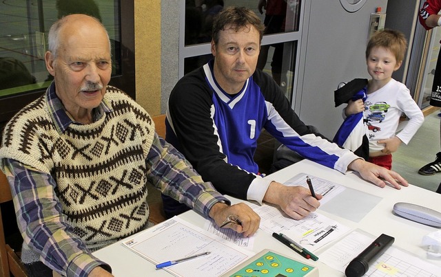Zwei  Vereinsmitglieder, die viel fr ...Betzold (links) und Stefan Vesenmeier   | Foto: Hansjrg Bader