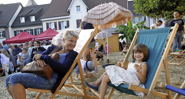 Sandburgen bauen, sich mit einem Eis e...Blumenplatz kamen Urlaubsgefhle auf.   | Foto: Regine Ounas-Krusel