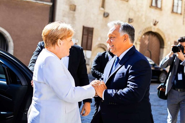 Angela Merkel und Viktor Orban  | Foto: Balazs Szecsodi (dpa)