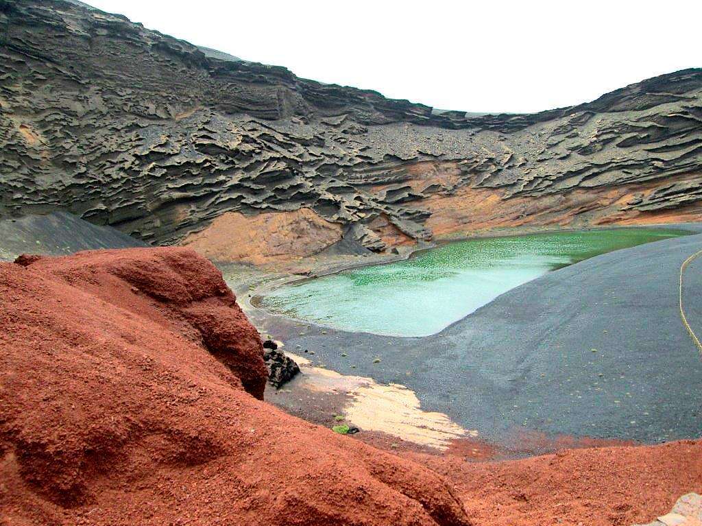 Achtung, Vulkanzone: „Gefallen haben mir die verschiedenen Lavagesteinsformationen und die eindrucksvollen Farben“, schreibt uns Gisela Howieson aus Freiburg zu ihrem Lieblingsfoto aus dem Lanzarote-Urlaub.