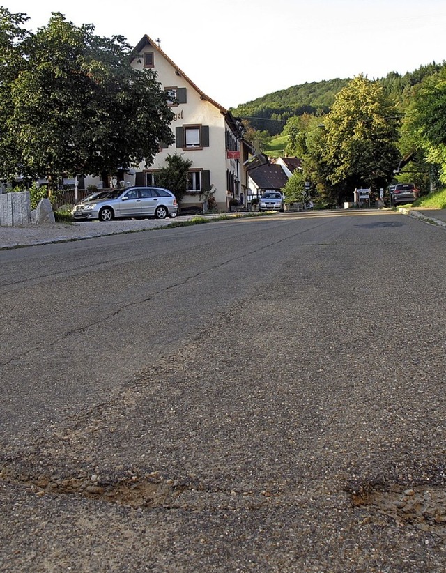 Die Ortsdurchfahrt in Sitzenkirch ist ...egen will der Ortschaftsrat vorgehen.   | Foto: Jutta Schtz