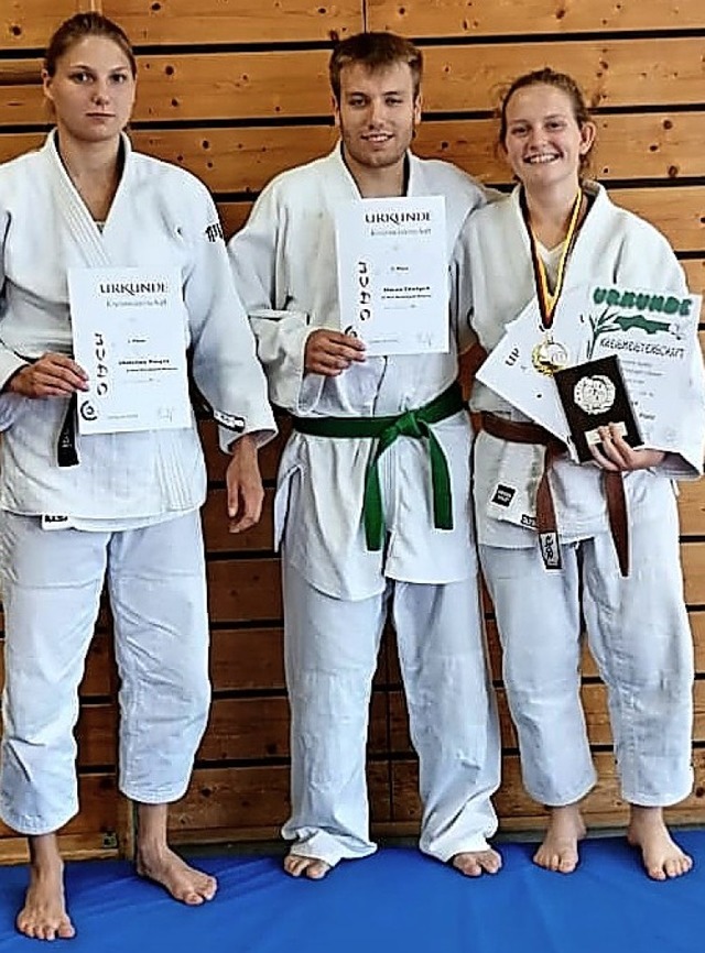 Erfolgreiche  Judokas (von links): Chr...imon Fnfgeld und  Christine Spittler   | Foto: Privat