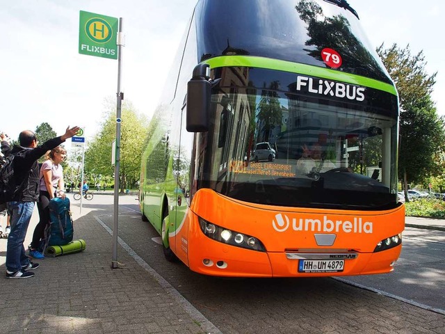 Der Flixbus bei seinem allerersten Halt in Rheinfelden im April 2018  | Foto: Boris Burkhardt