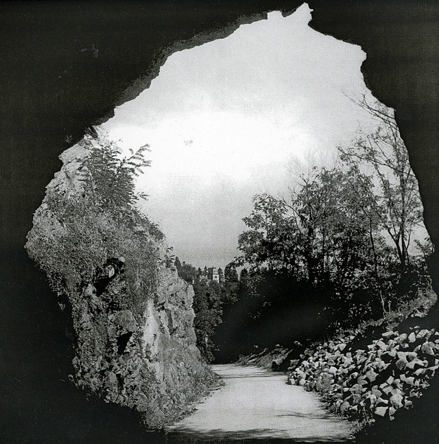 Am Rand des Tunnels  ist deutlich zu s... beim Bau nicht verschalt worden war.   | Foto: Sammlung Gerteis/Repro Hckendorff