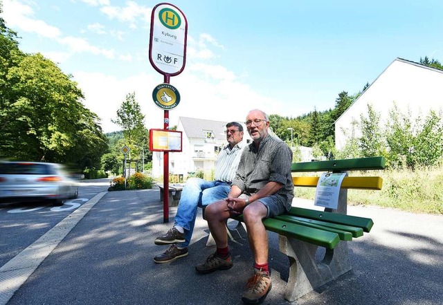 Gerd Nostadt (vorne) und Norbert Stalt...ellen-Schild ist der Daumen zu sehen.   | Foto: Rita Eggstein