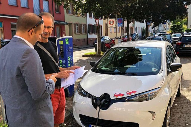 Einweisung fr Oberbrgermeister Roman...uch ein Elektro-Auto in seiner Flotte.  | Foto: Stadt Waldkirch