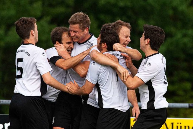 Mit Riesenjubel in die Bezirksliga: Gr...ck im Schwarzwlder Fuball-Oberhaus.  | Foto: Wolfgang Scheu