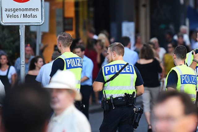 Polizisten in Basel  | Foto: Jonas Hirt