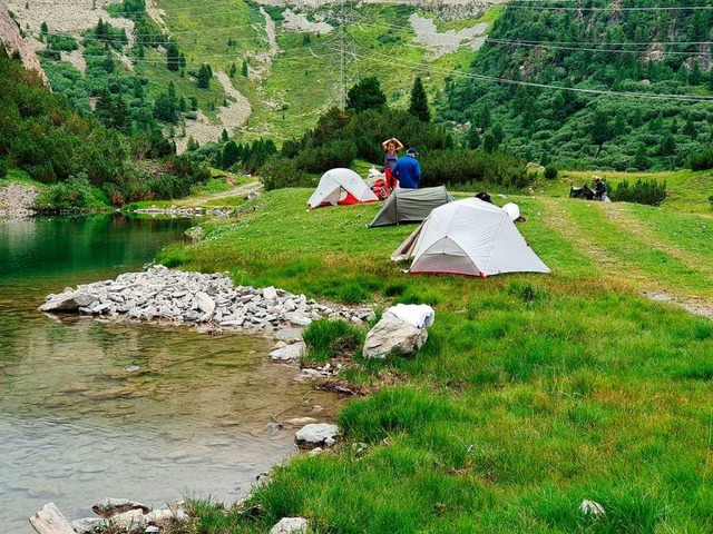 Auf dem Albula-Pass hat die Wandergrup...lpentour das Nachtlager aufgeschlagen.  | Foto: Helmut schlitter