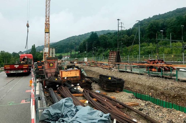 Die Fundamente fr das neue Parkhaus a...auarbeiten laufen bis jetzt nach Plan.  | Foto: Nadine Bni