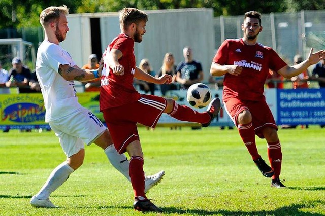 Felix Reichmann (Mitte) im Spiel gegen den SC Durbach.  | Foto: Pressebro Schaller