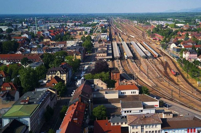 Blick auf das Offenburger Bahnhofsarea...roen Sanierungsgebiet der Stadt wird.  | Foto: Michael Saurer