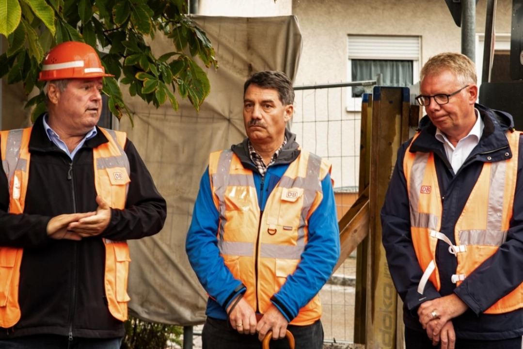 Dialog auf der Gottenheimer Baustelle:...und Brgermeister Christian Riesterer.  | Foto: Hubert Gemmert