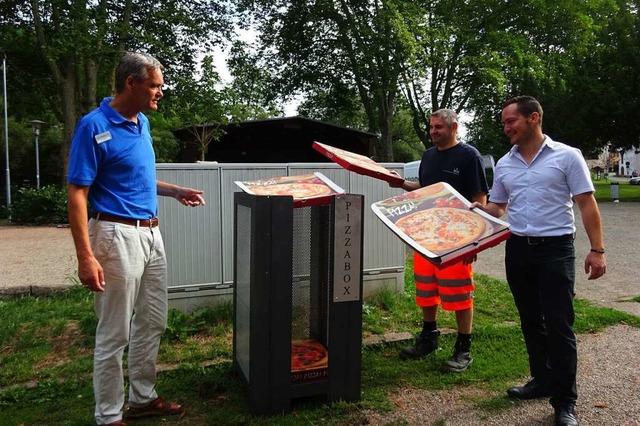 Die ersten Pizzaschachteln fliegen in ...adt) hoffen nun auf mehr Sauberkeit.    | Foto: Stadt Waldkirch