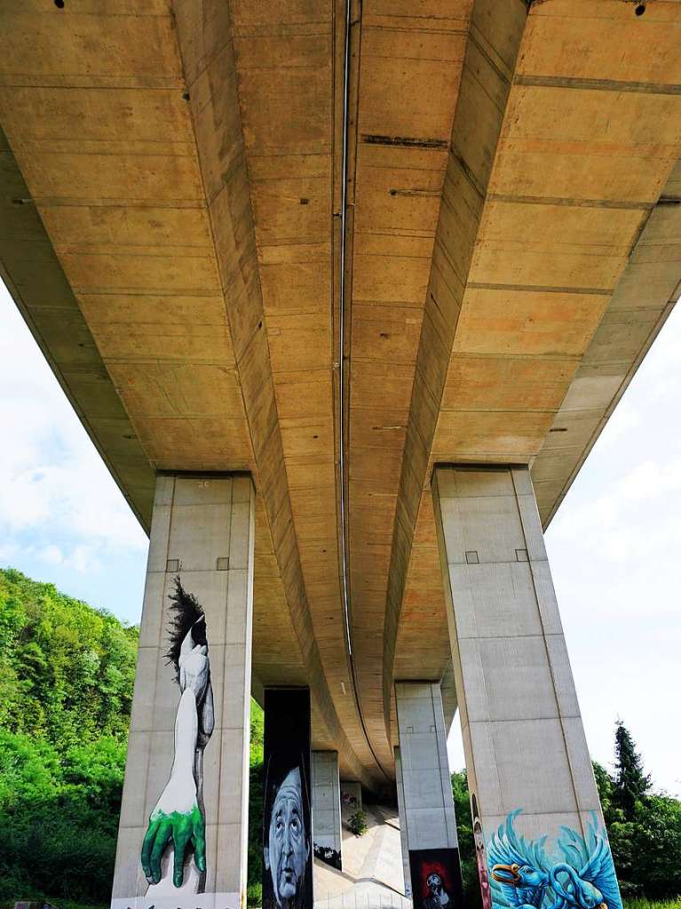 Autobahnbrcke als Galerie: Die Wiesentalbrcke in Lrrach.