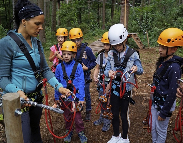 Melanie Schwinlin, die den Kletterwald...n Kindern, auf was sie achten mssen.   | Foto: Sara Ghring