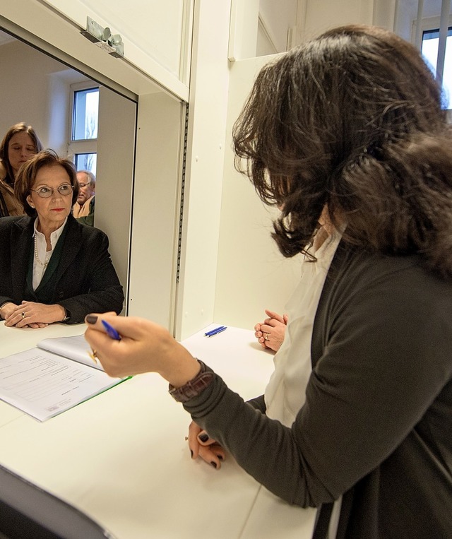 Mitarbeiter in mtern haben oft einen schweren Stand.  | Foto: Armin Weigel