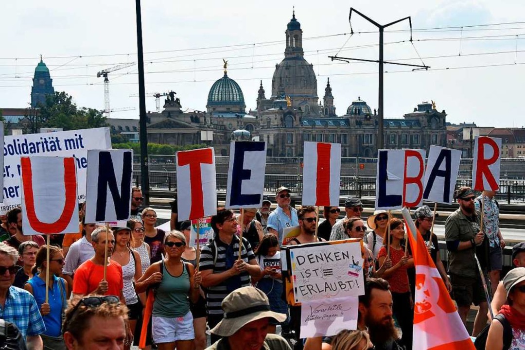 Mehr als 35.000 Menschen demonstrieren in Dresden gegen den "Rechtsruck