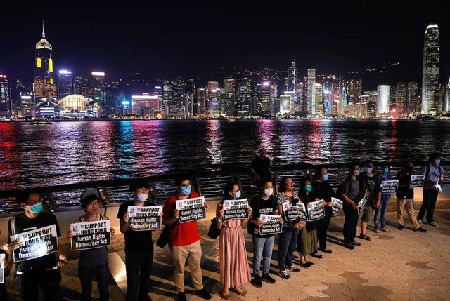 Demonstranten in Hongkong: Zu ihrer Un...t sich Chiu Kit Lam von Offenburg aus.  | Foto: Vincent Yu (dpa)