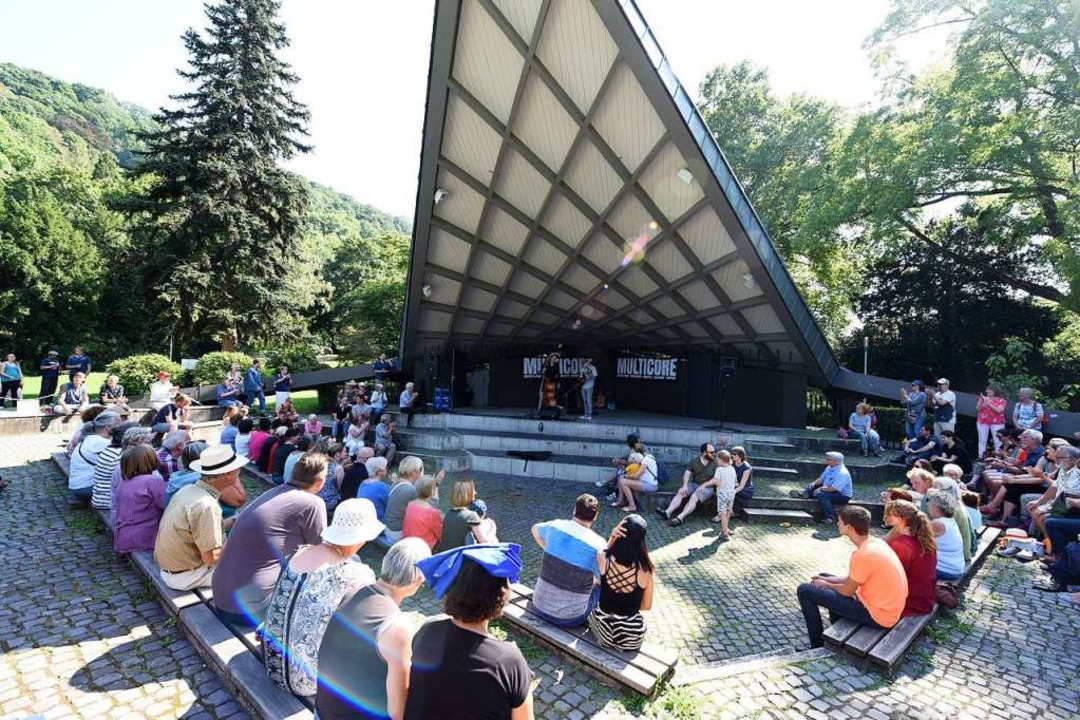 Straenmusik im Musikpavillon.  | Foto: Rita Eggstein