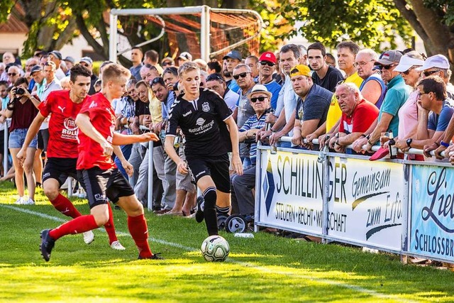 Stell dir vor, es ist Derby, und alle ...im Brndle (Mitte) und Marco Anlicker.  | Foto: Sebastian Sternemann