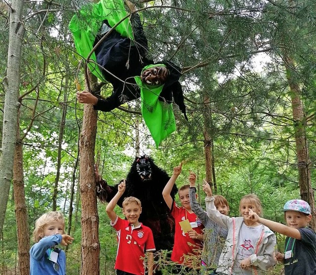 Oben im Gest hatte sich eine der Bannwaldhexen versteckt.   | Foto: Privat