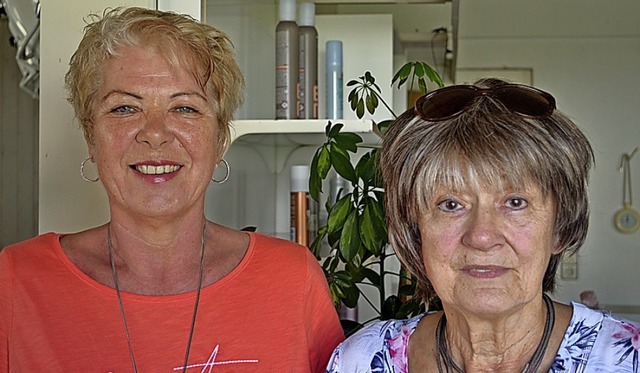 Margot Utz (links) und Annemarie Schre...ursalon in Friedenweiler geschlossen.   | Foto: Liane Schilling