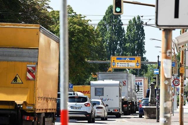 Verursachen Ampelschaltungen Stau auf der B31 in Freiburg?