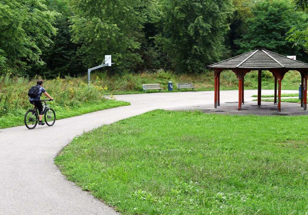 Die Unfallstelle am Bollerstaudenweg i... Radlerin ber eine Slackline strzte.  | Foto: Rita Eggstein