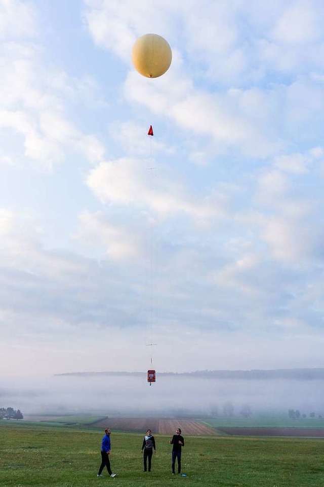 Ab in die Stratosphre: Start des Wetterballons mit angehngter Messbox  | Foto: Hochschule Offenburg