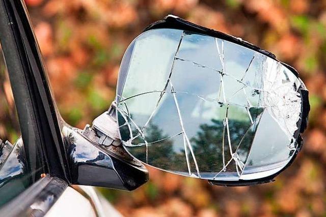 Autospiegel in Inzlingen abgefahren – Unfallverursacher gesucht