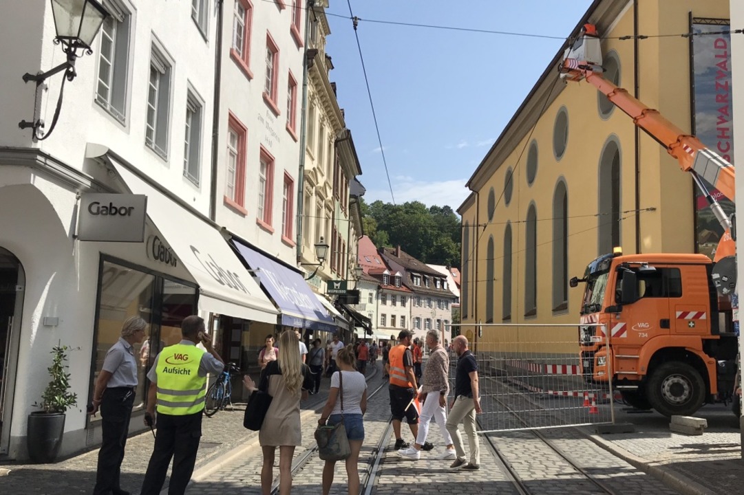 Whrend der Bauarbeiten wurde ein Teil der Salzstrae fr Fugnger gesperrt.  | Foto: Bernhard Amelung