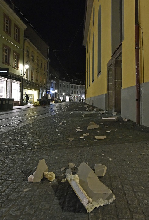 Das htte bse enden knnen: Aus 14 Me...n Brgersteig der Salzstrae gekracht.  | Foto: Michael Bamberger