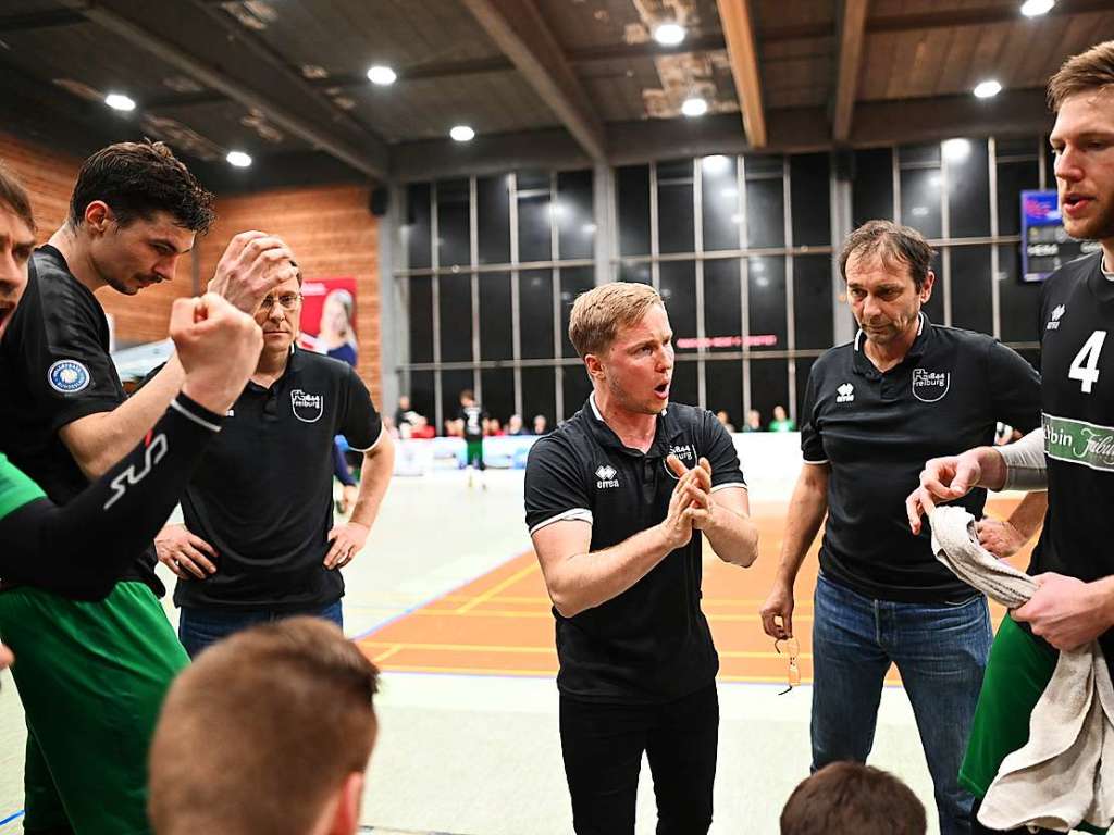 Volleyball bei der FT, in der Mitte Coach Jakob Schnhagen