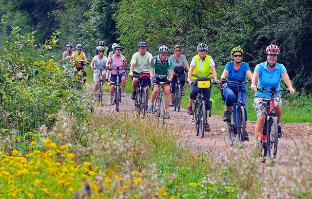 Gut gelaunt und gut begleitet ging&#82... Mittwoch mit dem Rad an den Tuniberg.  | Foto: Michael Bamberger