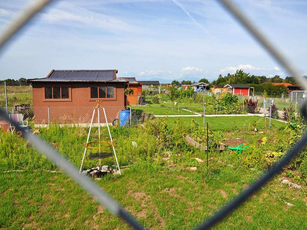 Beim Blick durch den Zaun soll es nicht bleiben: Die Gartenfreunde wollen jetzt fter Gste zu Festen einladen.