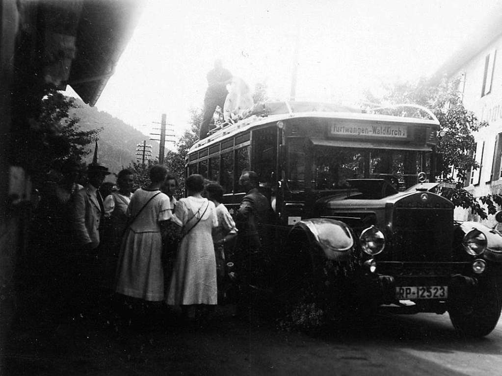 Omnibus vor der Abfahrt in Bleibach