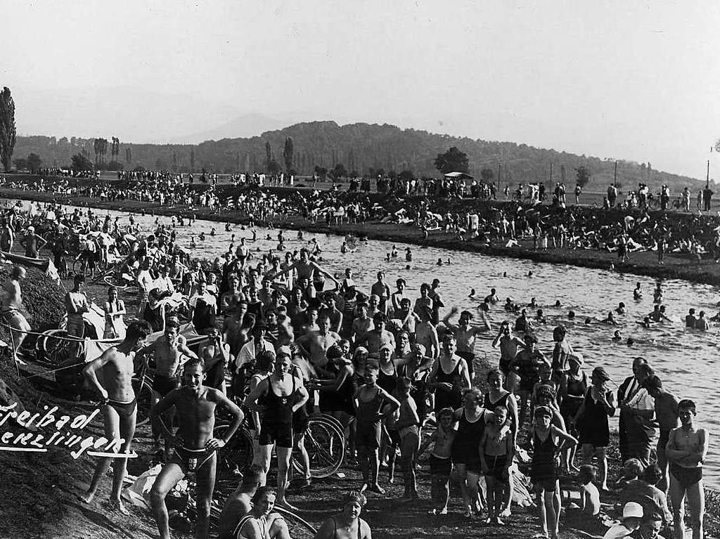 Heie Tage gab’s auch schon frher: Hier eine Aufnahme aus den 1920er Jahren an der Elz bei Denzlingen.