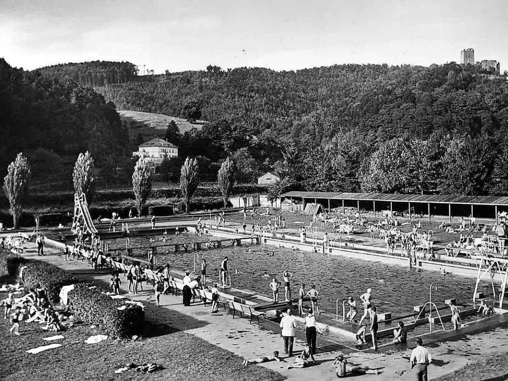 Das ganz alte (erste) Waldkircher Schwimmbad an der Elz und Merklinstrae  (heute steht da das BSZ).