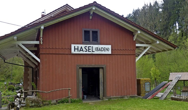 Auch in den Gterschuppen des stillgel...egegnungsbahnhofs einen Blick werfen.   | Foto: sattelberger