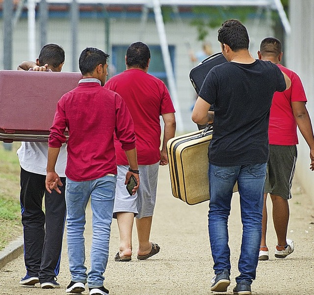 2015 kamen viele Migranten nach Deutschland.  | Foto: Christoph Schmidt (dpa)