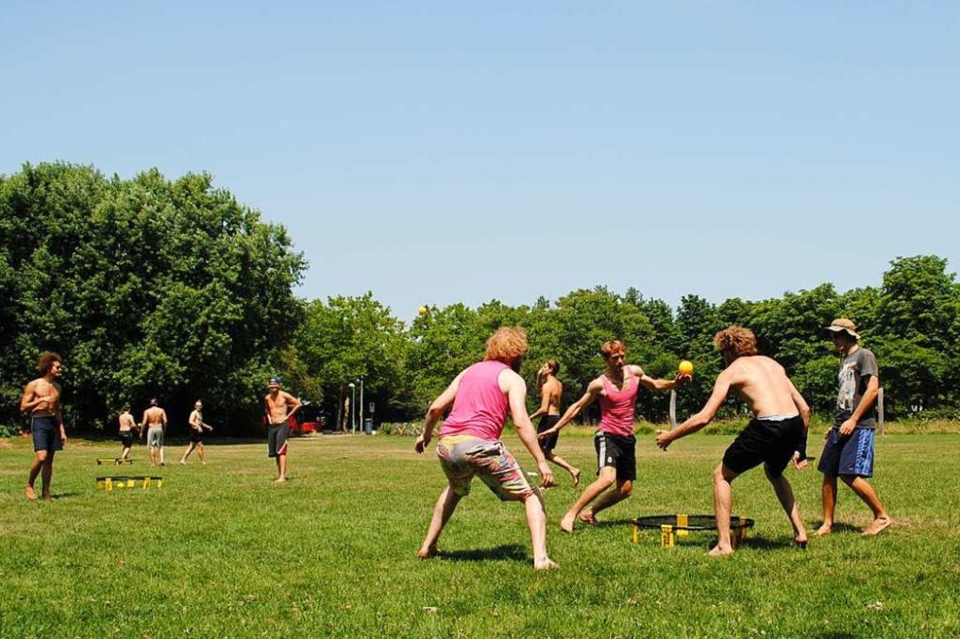 Die Black Forest Monkeys, Freiburgs erster Roundnet-Verein, beim Training.  | Foto: Timo Schaffitzel/Marvin Rsinger