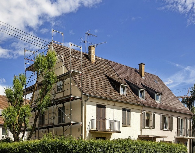 Noch im Originalzustand: Wohnhaus aus ...litativ hochwertige Mahagonifenster.    | Foto: Bausparkasse Schwbisch Hall/Steffen Scheyhing