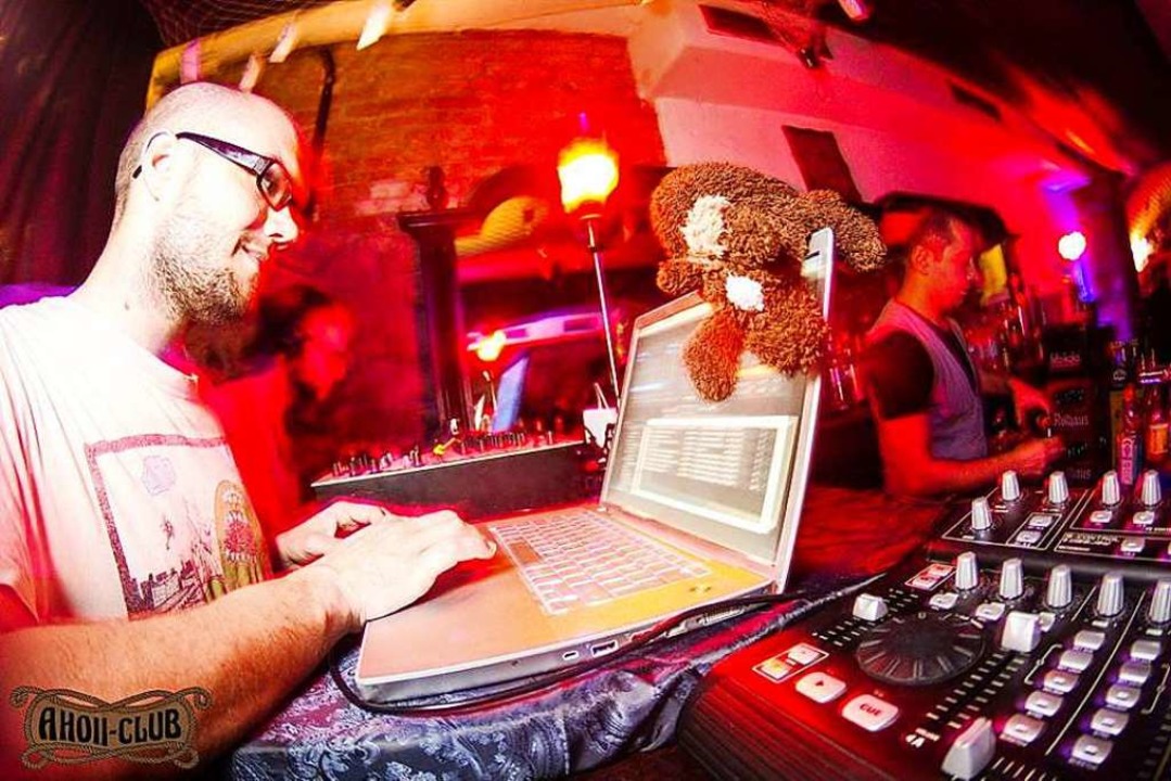 Fred Pferds Crew ist Ponyhof-Clubbing, zu dem wechselnde DJ gehören.  | Foto: Kai Mayer